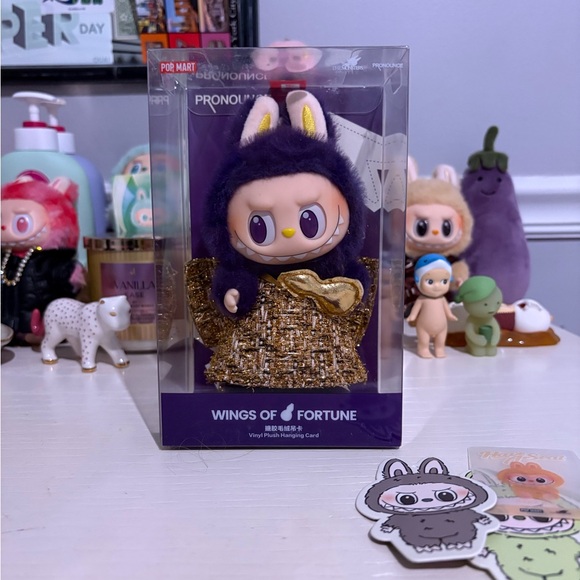 Pop Mart Wings of Fortune Vinyl Labubu - Picture 1 of 4